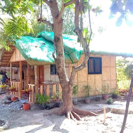 Traditional Filipino Transient House And Huts Near 100 Islands Wharf Аламинос Екстериор снимка