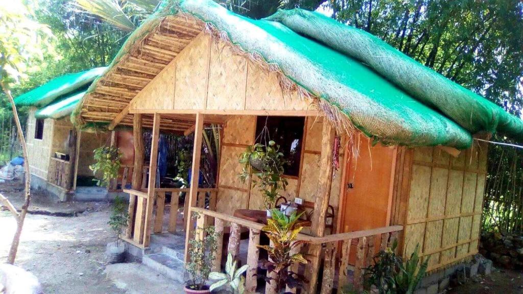 Traditional Filipino Transient House And Huts Near 100 Islands Wharf Аламинос Екстериор снимка