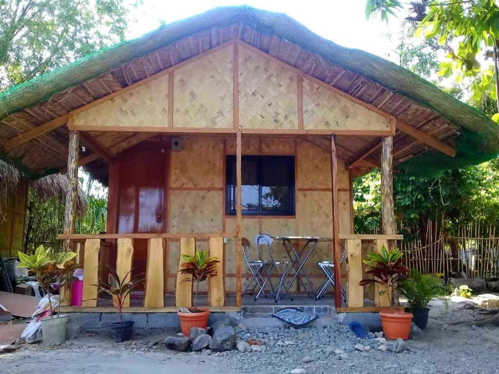 Traditional Filipino Transient House And Huts Near 100 Islands Wharf Аламинос Екстериор снимка