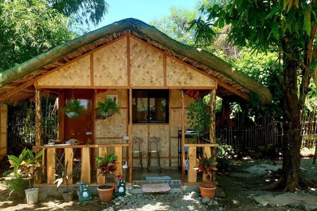 Traditional Filipino Transient House And Huts Near 100 Islands Wharf Аламинос Екстериор снимка