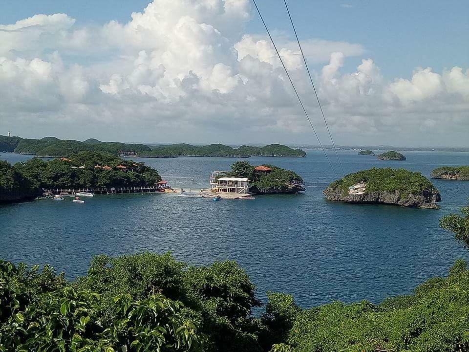 Traditional Filipino Transient House And Huts Near 100 Islands Wharf Аламинос Екстериор снимка